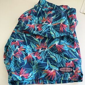 Vineyard Vines Men’s Birds of Paradise‎ Swim Trunks medium swim shorts tropical